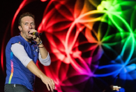 Coldplay im Berliner Olympiastadion: «Everglow» - Sänger Chris Martin erinnert an Terroropfer von Istanbul
