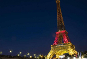 Eiffelturm leuchtet für die Opfer von München