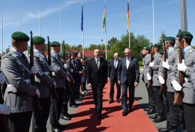 Arbeitsbesuch von Präsident Ilham Aliyev in Berlin zu Ende gegangen