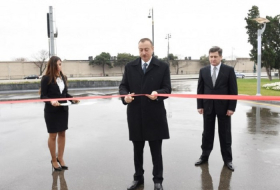 Ilham Aliyev bei der Eröffnung eines neuen Zentrums