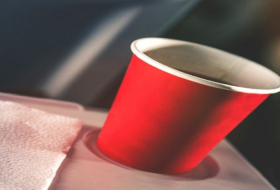 Warum du niemals Kaffee im Flugzeug trinken solltest