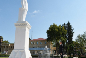 Ilham Aliyev ist zu einem Besuch im Rayon Geoktschai angekommen