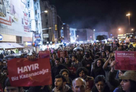 Türkische Großstädte protestieren gegen Sieg des Verfassungsreferendums