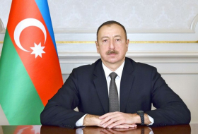 Präsident Ilham Aliyev inspiziert im neuen Gebäude der Schule Nr.245 geschaffenen Bedingungen