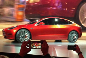 Tesla braucht für Mittelklassewagen mehr Geld