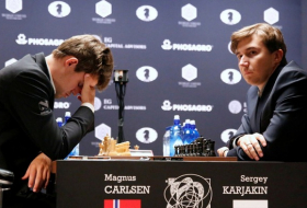 Schach-WM: Sergej Karjakin gewinnt achte Partiegegen Magnus Carlsen
