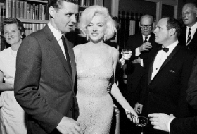Legendäres Monroe-Kleid für 4,8 Millionen Dollar versteigert