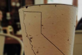 Von wegen Klimakiller: Mit diesem Kaffeebecher kannst du Bäume pflanzen