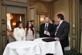 Präsident Ilham Aliyev nimmt an einer Podiumsdiskussion zum Thema Klima- und Energiesicherheit teil