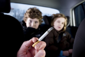 Rauchen im Auto soll verboten werden