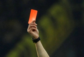 Fußballer sieht rote Karte und tötet Schiedsrichter