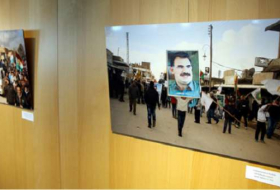 Trotz niedergebrannten PKK-Ständen: Erneut Fotoausstellung im EU-Parlament