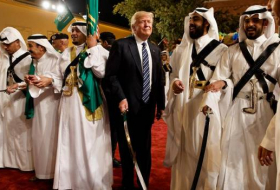 Trump tanzt zu traditioneller saudischer Musik